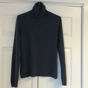 Garnet Hill 100% cashmere turtleneck sweater